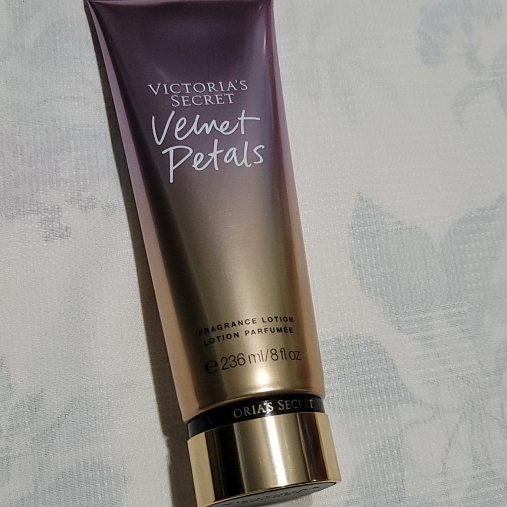 Victoria's Secret Velvet Petals Lotion